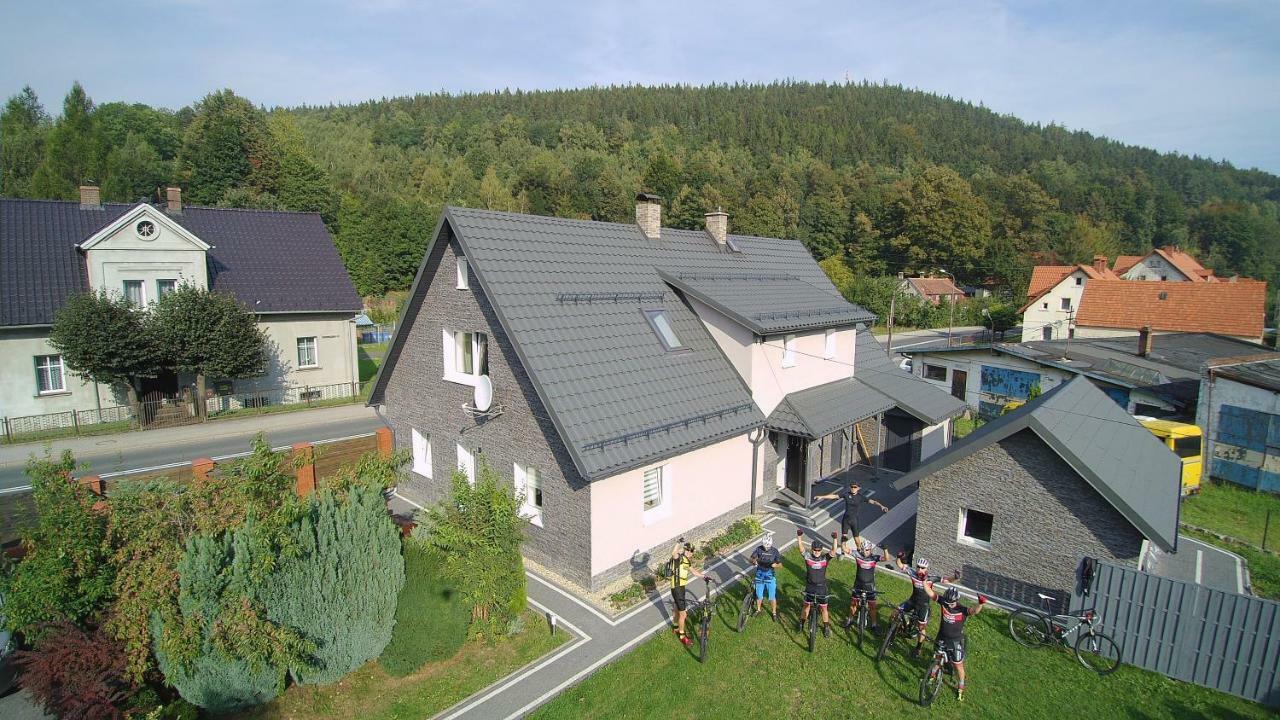 Appartement Dom Nad Kwisa à Świeradów-Zdrój Extérieur photo
